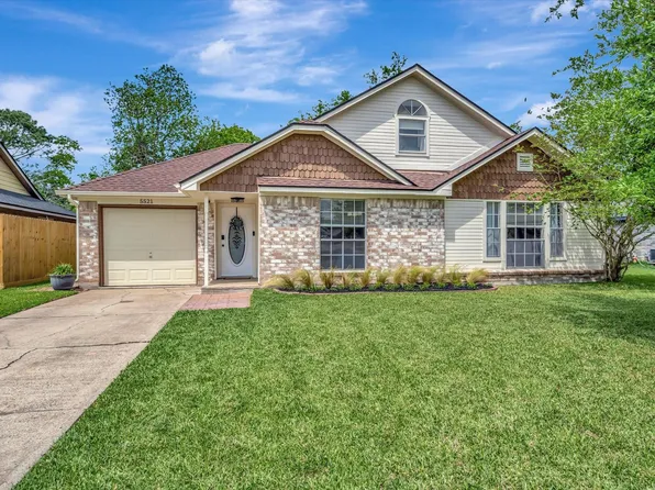 5521 Winding Brook Dr, Dickinson, TX 77539