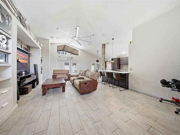 3rd image of 4321 BAYSIDE DRIVE