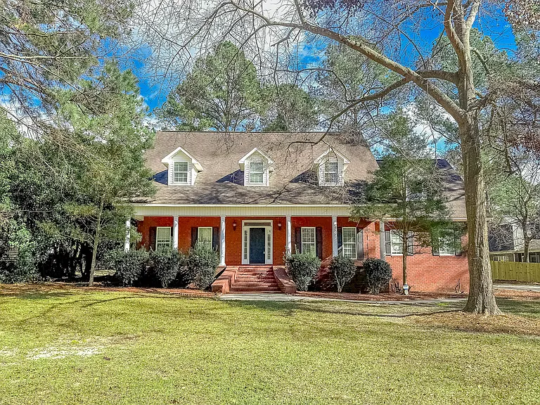 906 Monarch Cir — Photo 1