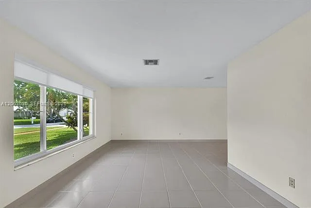 2480 Windsor Rd — Photo 9