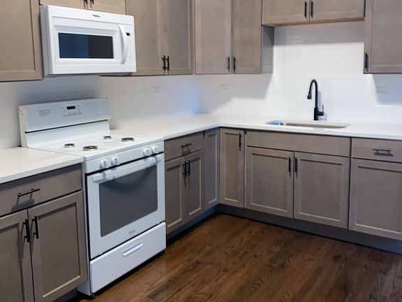 3rd image of 1442 S Hamlin Ave Unit 2