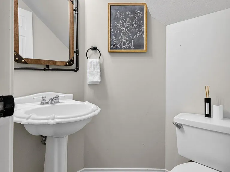 2712 Buckeye Trl — Photo 27