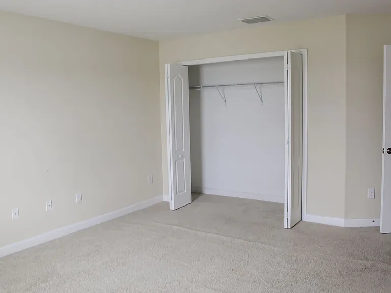 1718 Thetford Cir — Photo 25