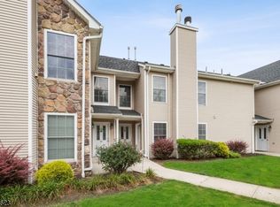 82 Chariot Ct, Piscataway, NJ 08854