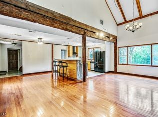 55 Long Hill Rd, Gillette, NJ 07933