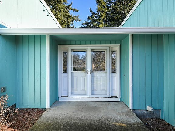3rd image of 11812 SE Riveridge Dr