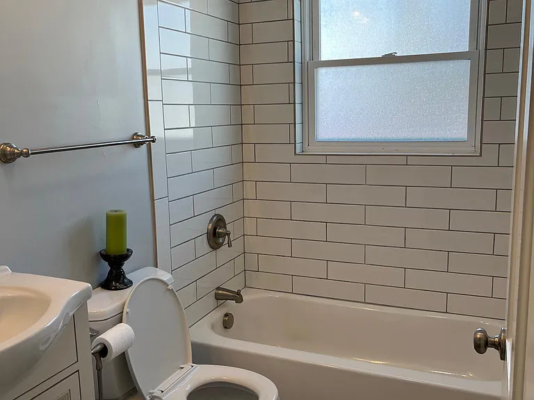 Upstairs full bath