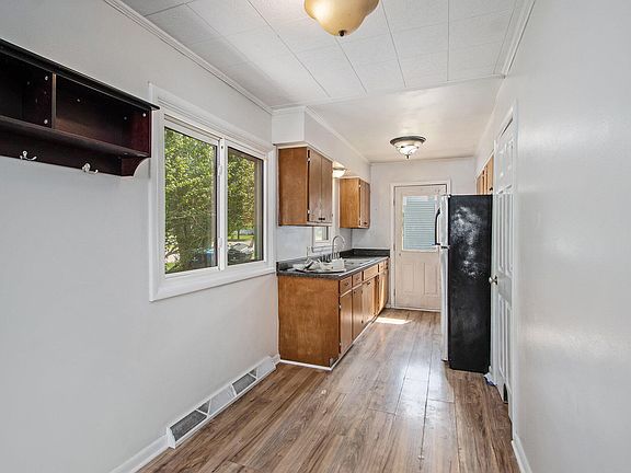 5th image of 3062 Brookmont Dr