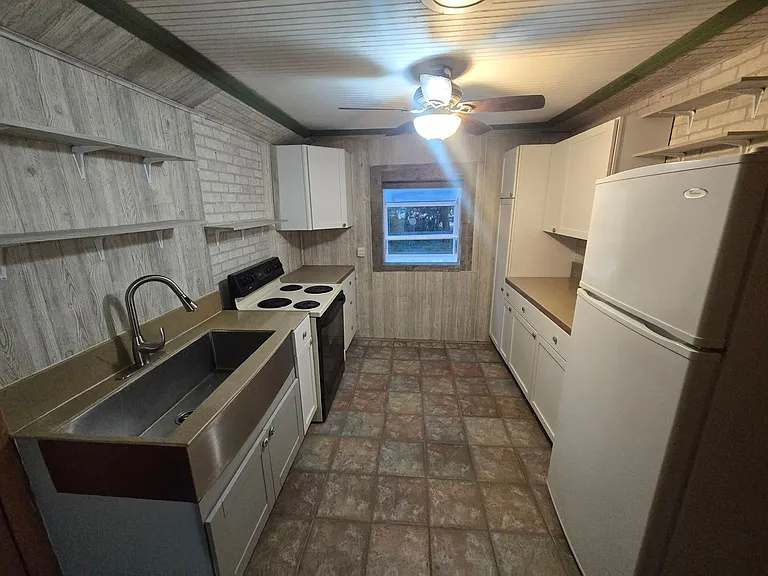 1405 Redwood Rd — Photo 8