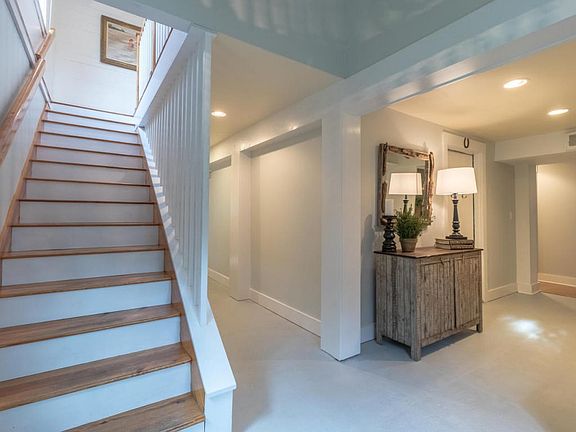 469 Lakeview Drive-32