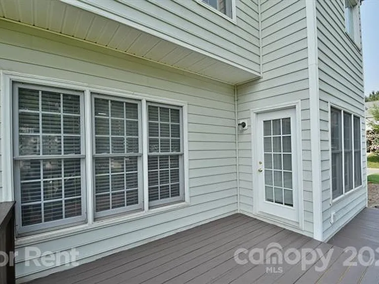 10402 Friarsgate Rd — Photo 23
