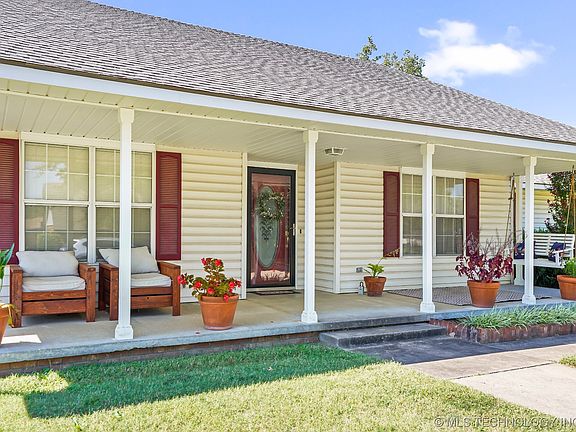 5th image of 2423 S Maywood Dr