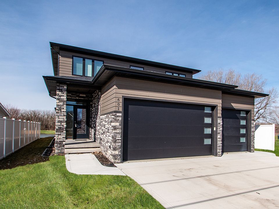 1st image of 601 Lakeshore Dr