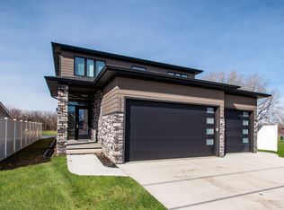 601 Lakeshore Dr, North Sioux City, SD 57049