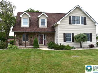 225 Zimmer Ct, Wind Gap, PA 18091