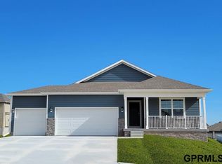 9212 S 65th St, Papillion, NE 68157