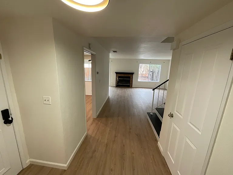 131 Pelican Loop — Photo 2