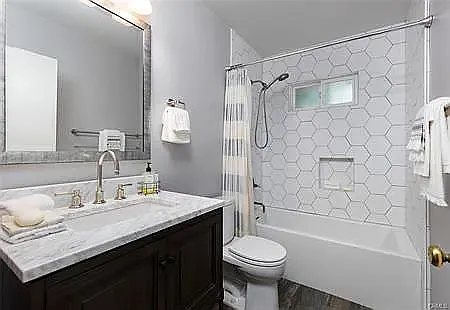 Secondary bathroom with bathtub