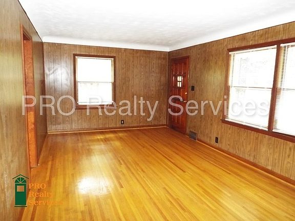 4th image of 2710 3rd Ave E