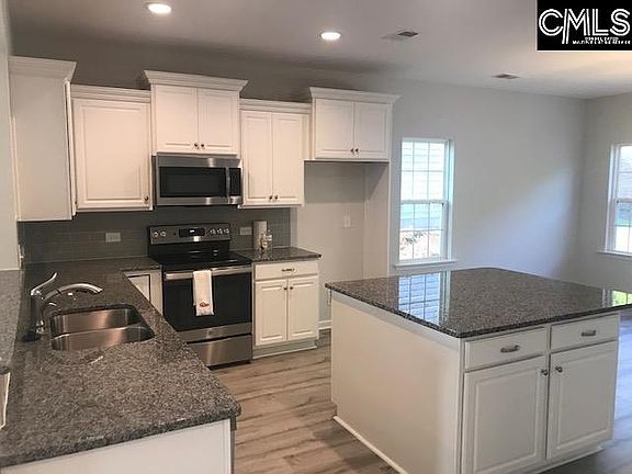 3rd image of 1403 Tamarind Ln
