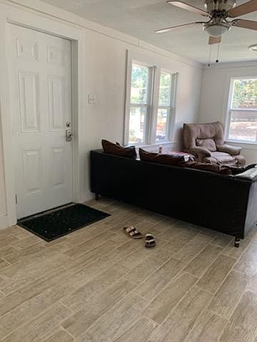 2nd image of 1319 W 22nd St