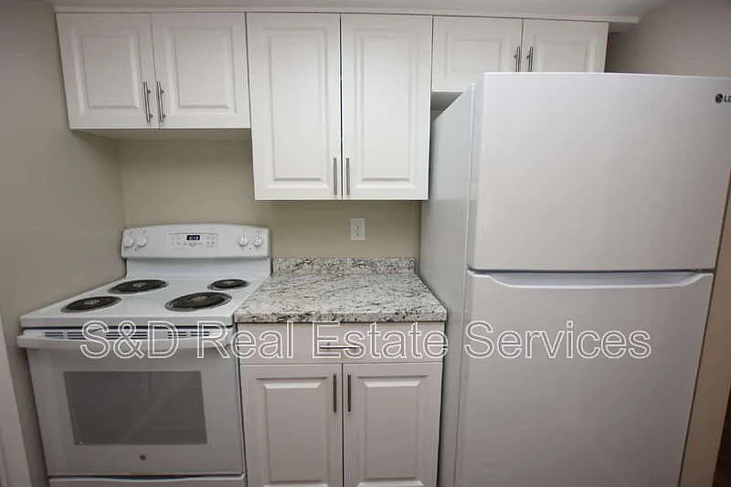 3 bed, 2.0 bath, 919 sqft, $1,550 — Photo 4