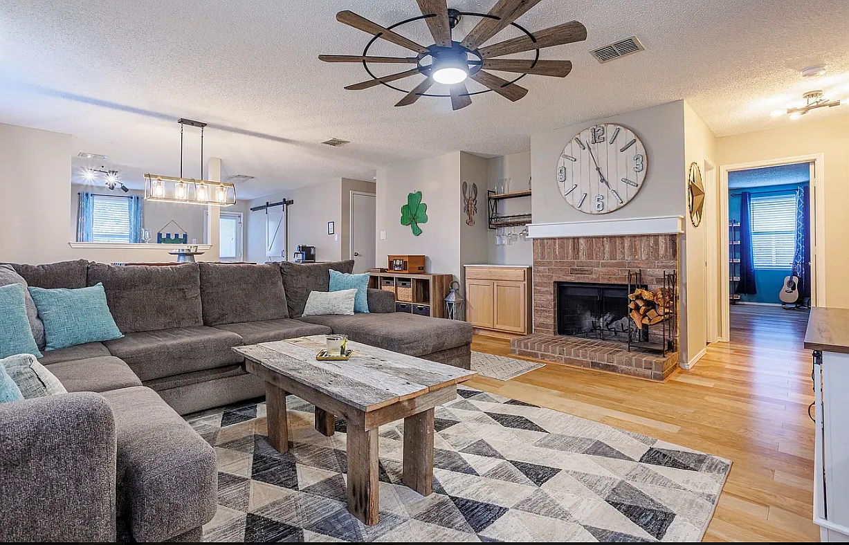 3 bed, 1687 sqft, $2,190 — Photo 3
