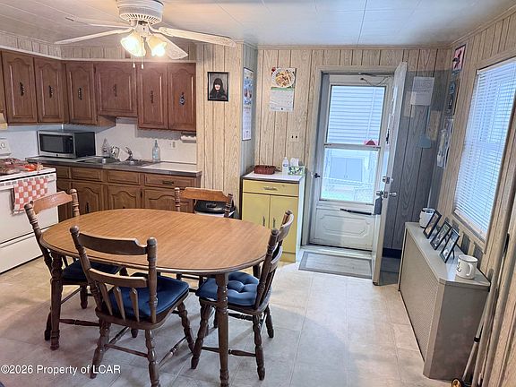 3rd image of 208 E Noble St