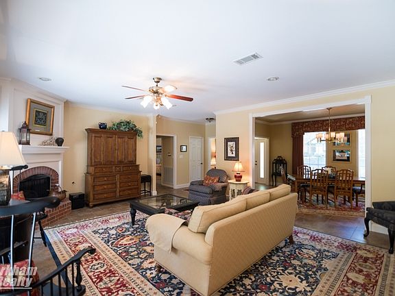 5th image of 1843 Green Briar Dr