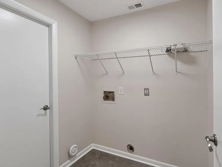 1201 Burlington Ct — Photo 29