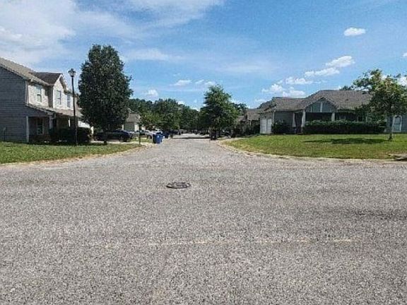 Exterior Neighborhood (street photo)