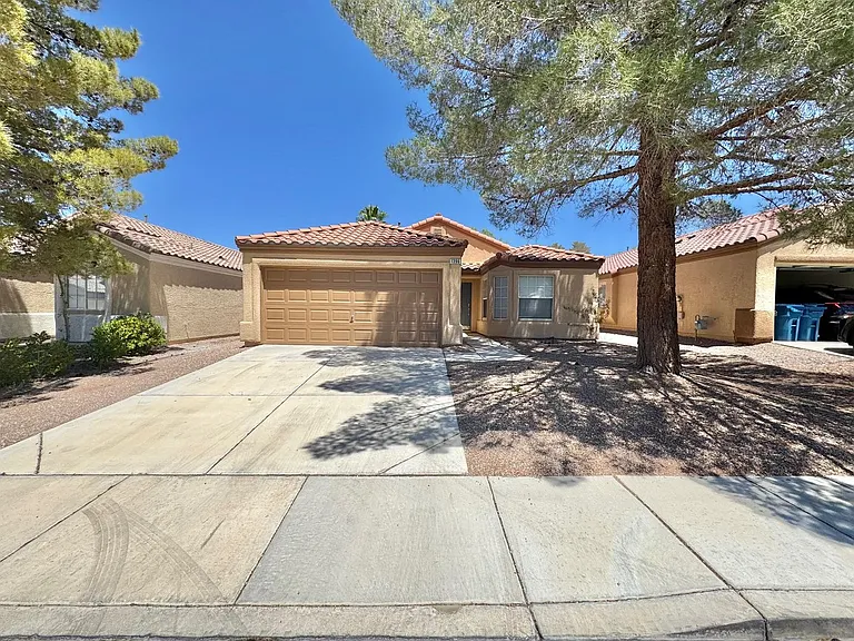 1396 Dragon Rock Dr — Photo 1