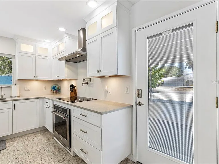 1165 Morningside Pl — Photo 8