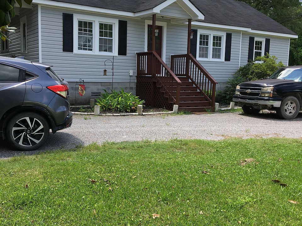 Front entrance with circular driveway