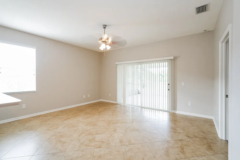 3 bed, 2.0 bath, 1702 sqft, $3,930 — Photo 4