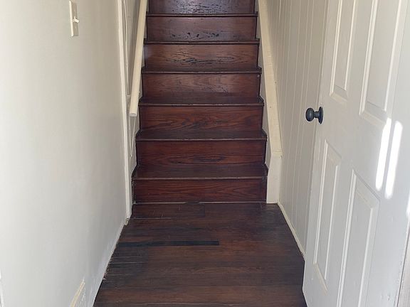 2nd image of 725 Main St #725