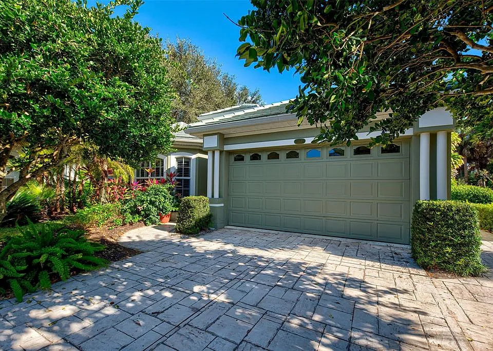 354 Melrose Ct