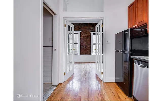 Rented by Douglas Elliman | media 17