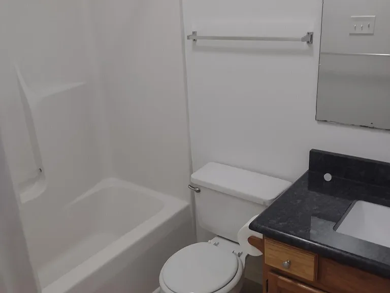 652 Connors Cv — Photo 14
