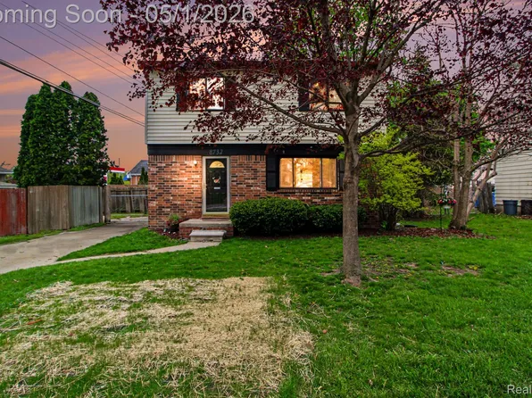 8732 Fremont St, Westland, MI 48185