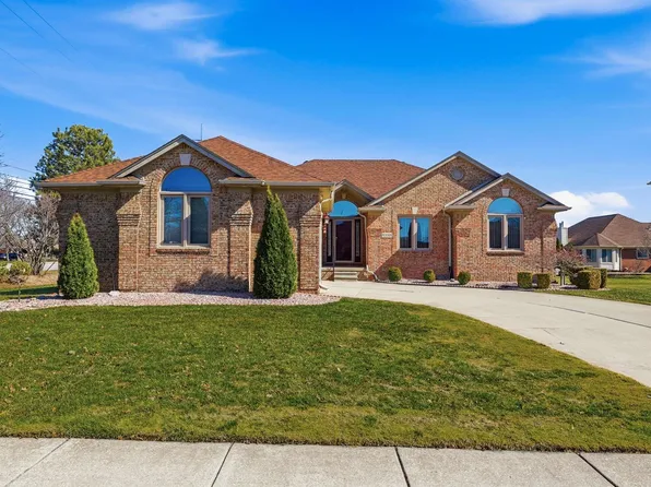 50988 Shenandoah Dr, Macomb, MI 48044
