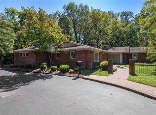 10212 Clayton Rd, Saint Louis, MO 63124