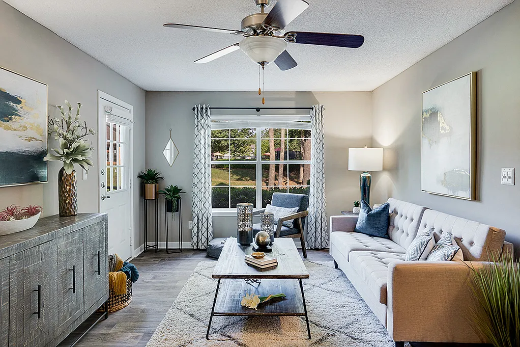 Oak Hollow Apartments — Photo 1