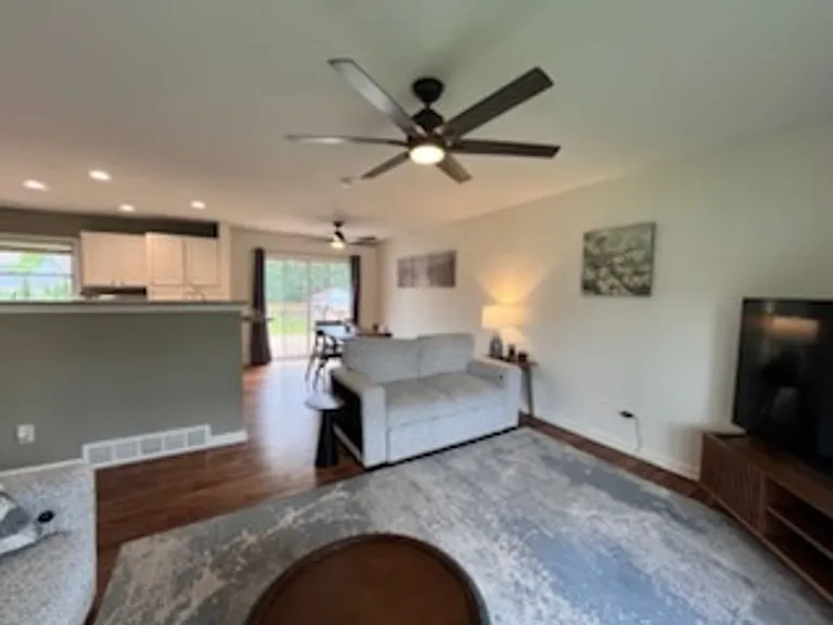 420 Walnut St — Photo 8