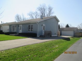 441 Robinhood Dr, Aurora, IL 60505