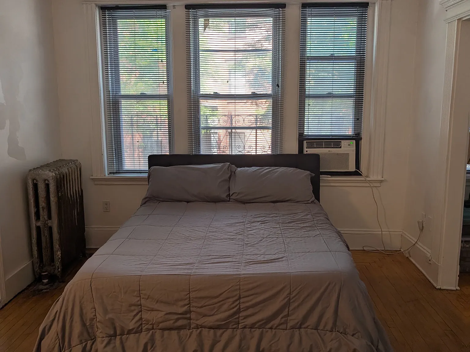 Studio, 350 sqft, $2,200 — Photo 4