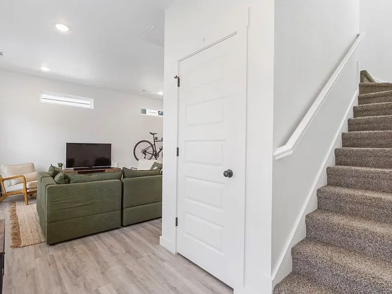 1030 Indiana Ave — Photo 3