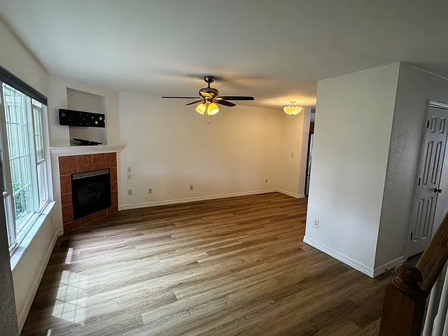 3 bed, 3.5 bath, 1748 sqft, $2,685 — Photo 2