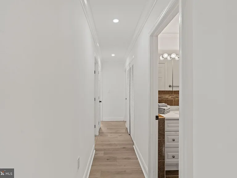 5 Burgess Ln — Photo 16