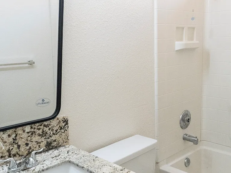7010 N Thorne Ave #102 — Photo 20